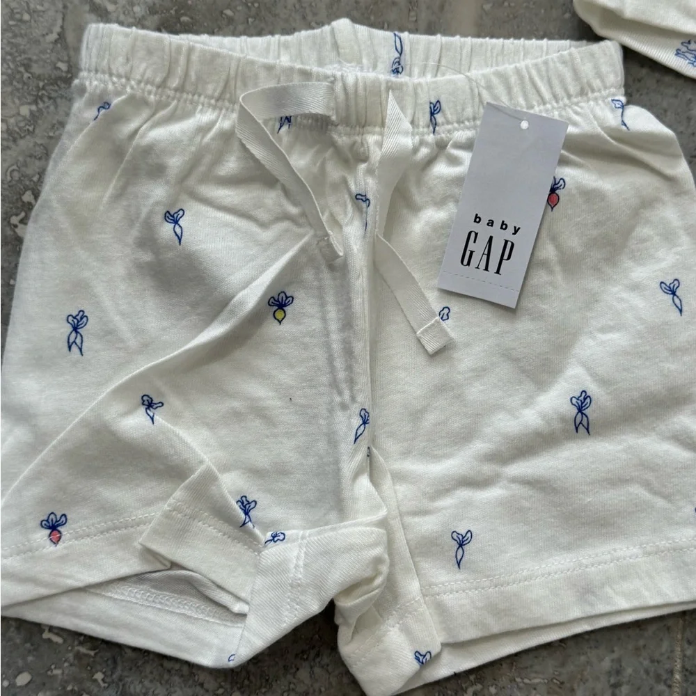 Baby GAP Shorts Bundle - Cream, Gray, Blue